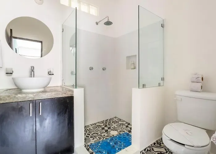 Apartamento 3 Bedroom In Quiet Residential Area