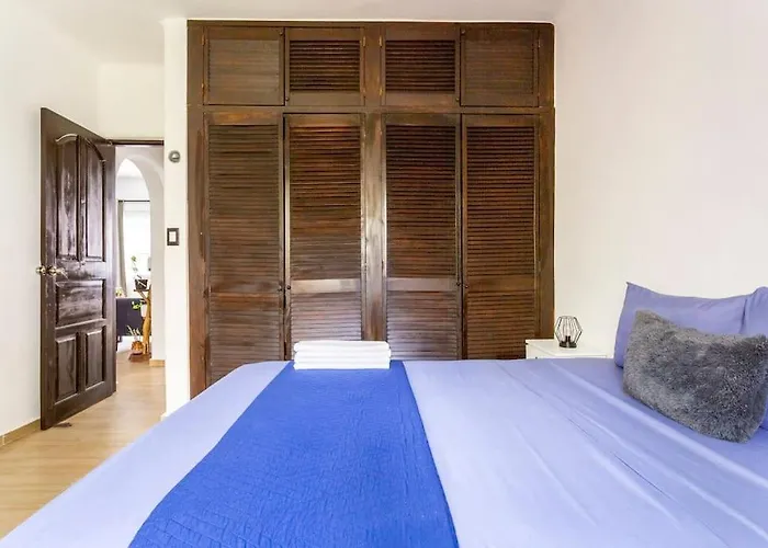 Apartamento 3 Bedroom In Quiet Residential Area
